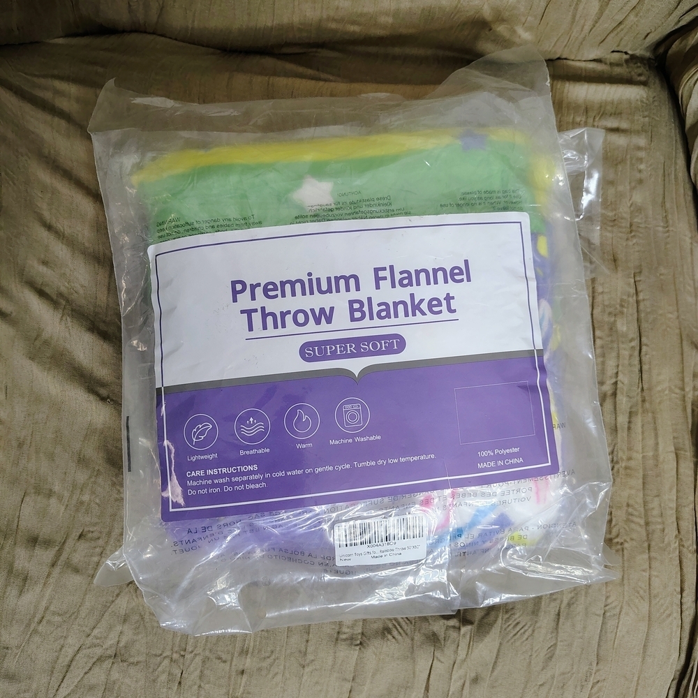 Girls Premium Flannel Throw Blanket Colorful Unicorn Glow-in-the-Dark - Picture 6 of 11